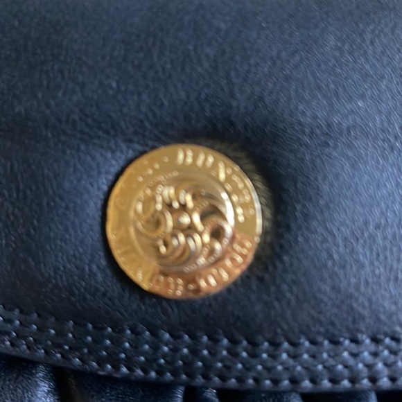 Gold hunter leather crossbody bag w/  gold tone strap ✅ 10 X 7 “ - Picture 7 of 7